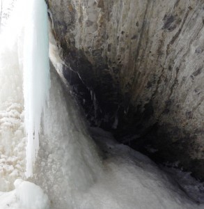 4c DeCew Falls ice cave - April 2015